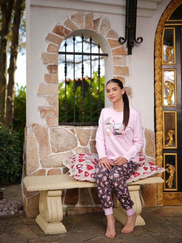 woman pijama affect printet in the heart