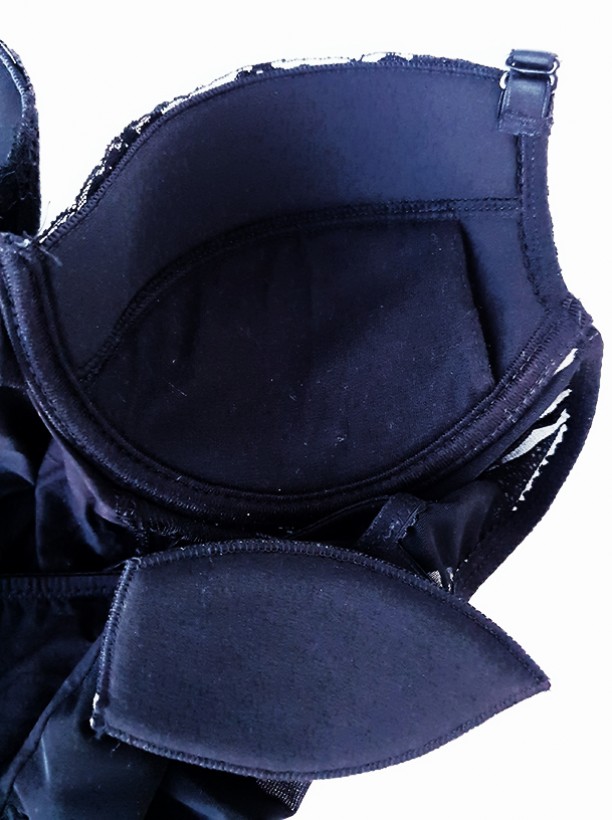 Black friznate body