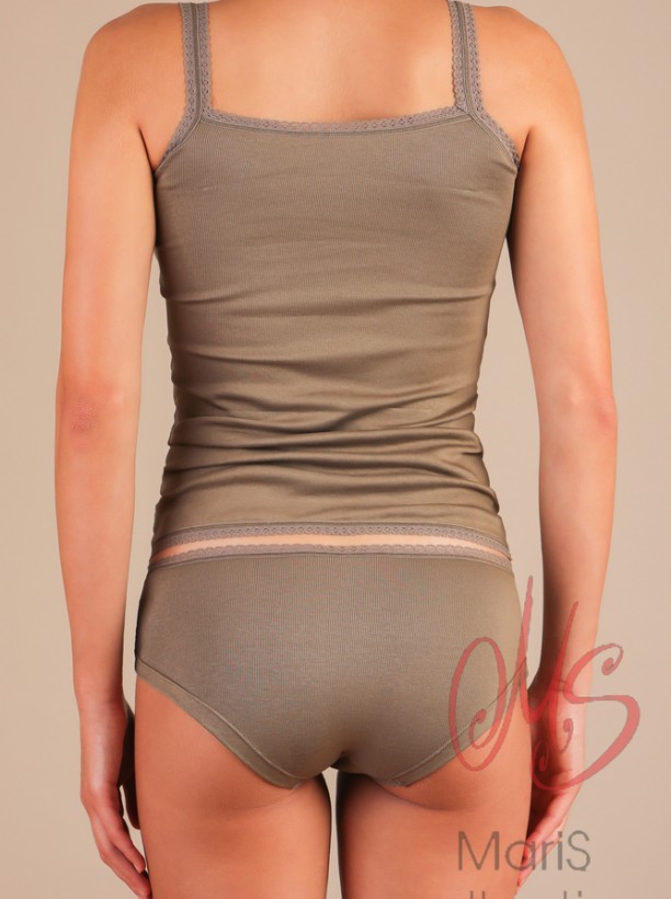 woman set top with boxer